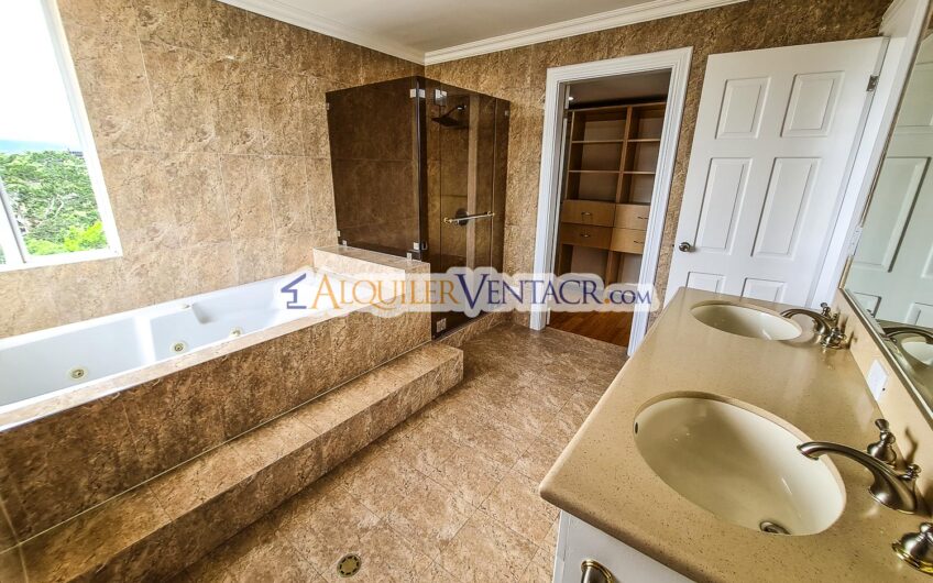 Apartamento amueblado de 3 habit. con vista en San Rafael Escazú