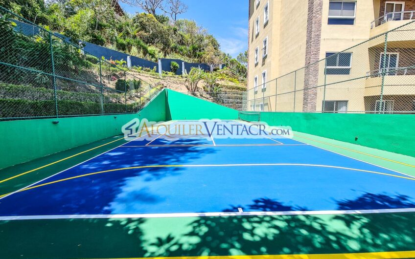 Apartamento amueblado en San Rafael de Escazú con balcón y amenidades