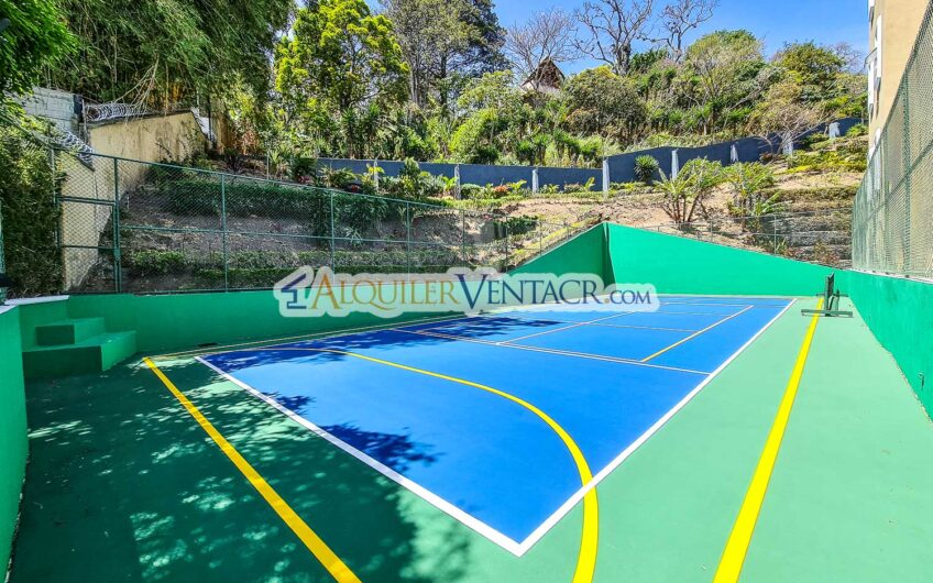 Apartamento amueblado en San Rafael de Escazú con balcón y amenidades