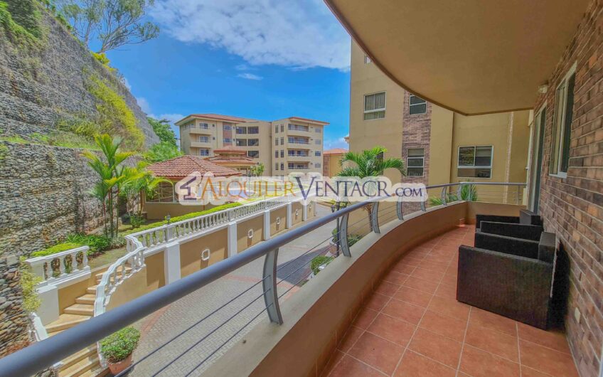 Apartamento amueblado en San Rafael de Escazú con balcón y amenidades