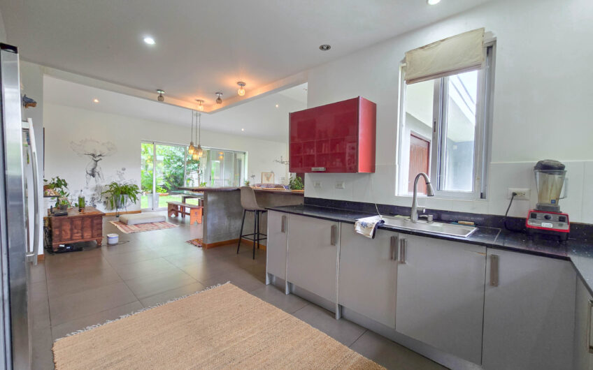 Casa + Apartamento en Condominio en Ciudad Colón