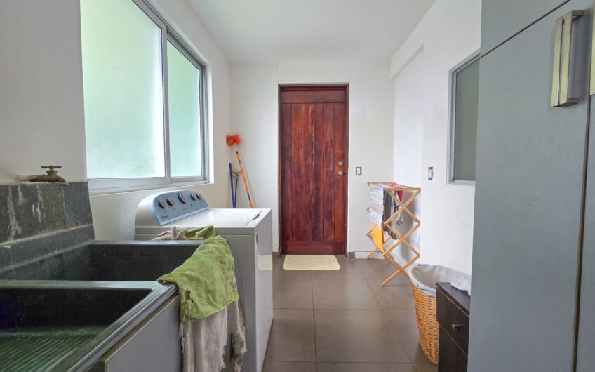 Casa + Apartamento en Condominio en Ciudad Colón