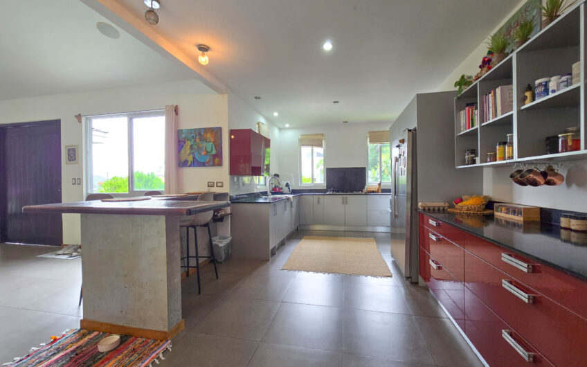 Casa + Apartamento en Condominio en Ciudad Colón