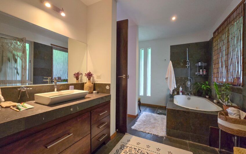 Casa + Apartamento en Condominio en Ciudad Colón