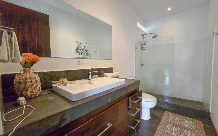 Casa + Apartamento en Condominio en Ciudad Colón