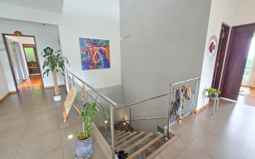 Casa + Apartamento en Condominio en Ciudad Colón