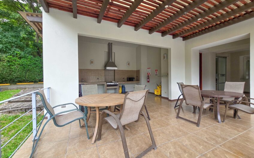 Casa + Apartamento en Condominio en Ciudad Colón