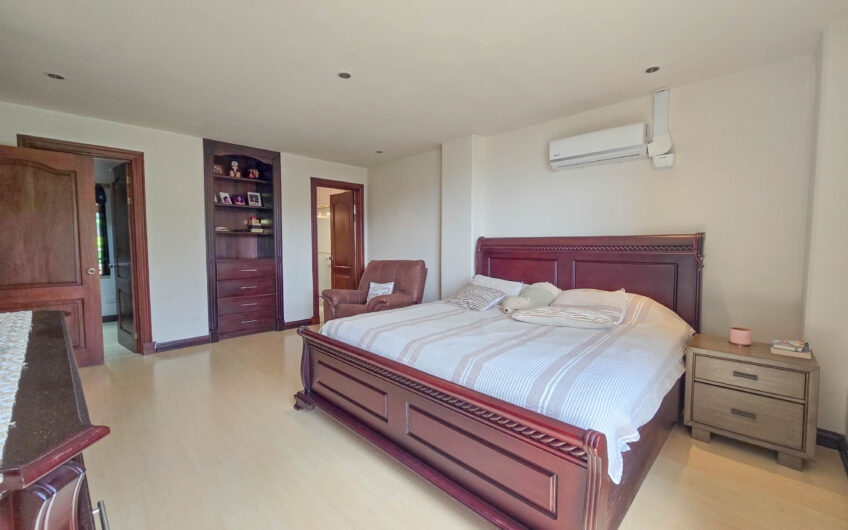 Apartamento de 2 habit. full amueblado con vistas en San Rafael Escazú