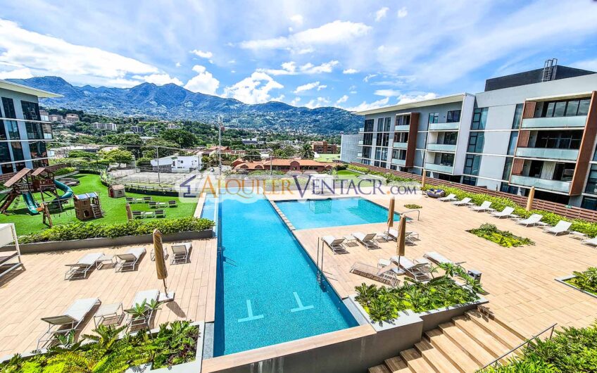 Escazu Village! Apartamento amueblado de 2 habitaciones / balcón