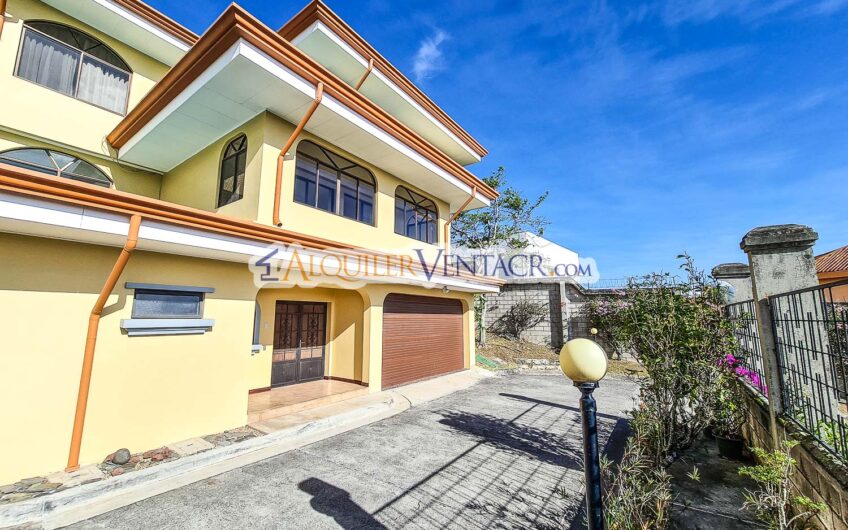 Condo de 350 m2 con full vistas / terraza y línea blanca en Guachipelín Escazú