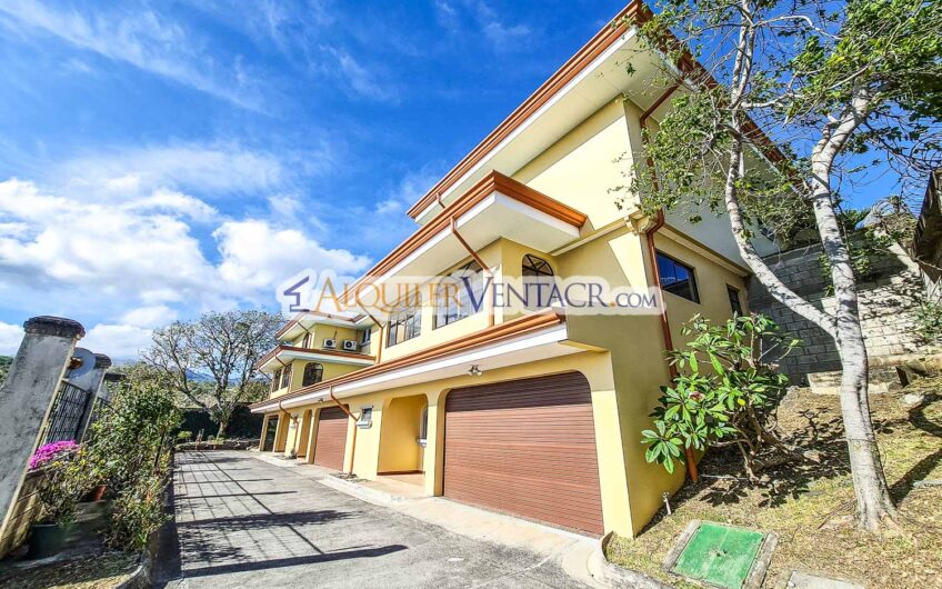 Condo de 350 m2 con full vistas / terraza y línea blanca en Guachipelín Escazú