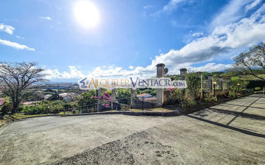 Condo de 350 m2 con full vistas / terraza y línea blanca en Guachipelín Escazú