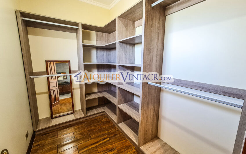 Condo de 350 m2 con full vistas / terraza y línea blanca en Guachipelín Escazú