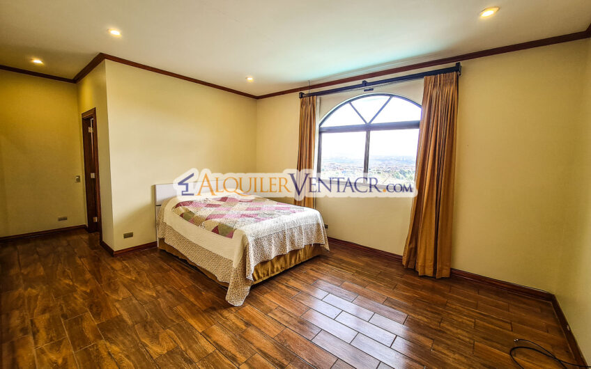 Condo de 350 m2 con full vistas / terraza y línea blanca en Guachipelín Escazú