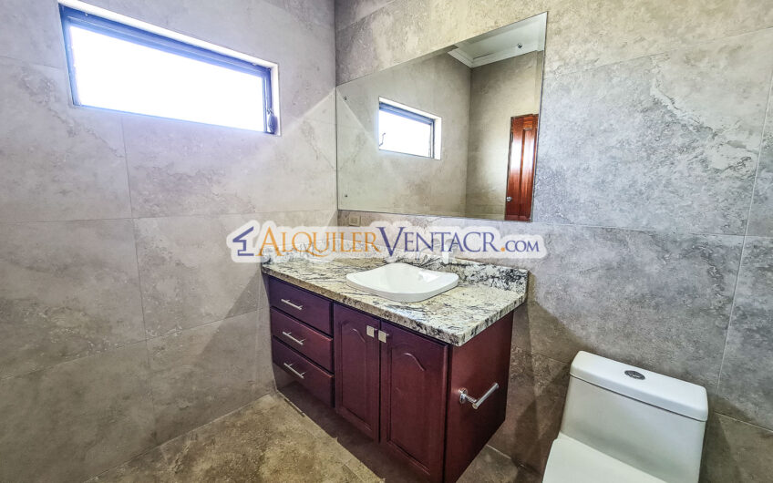 Condo de 350 m2 con full vistas / terraza y línea blanca en Guachipelín Escazú