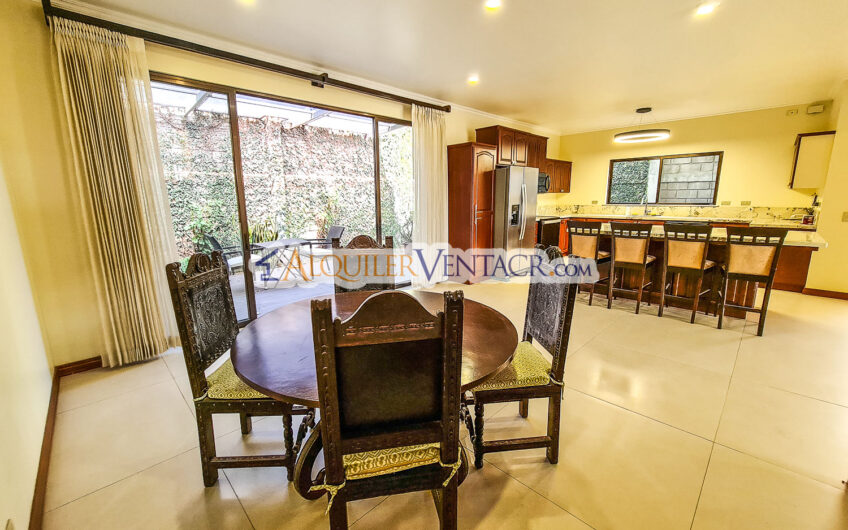 Condo de 350 m2 con full vistas / terraza y línea blanca en Guachipelín Escazú
