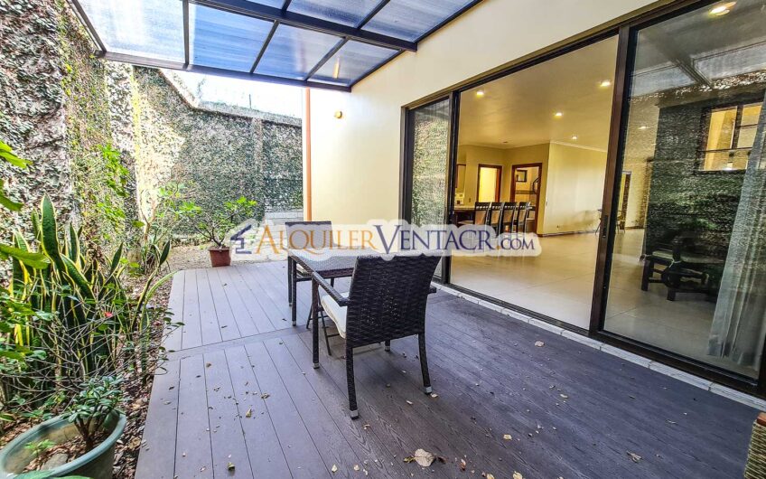 Condo de 350 m2 con full vistas / terraza y línea blanca en Guachipelín Escazú