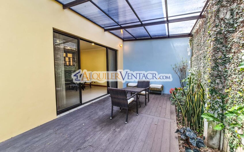 Condo de 350 m2 con full vistas / terraza y línea blanca en Guachipelín Escazú