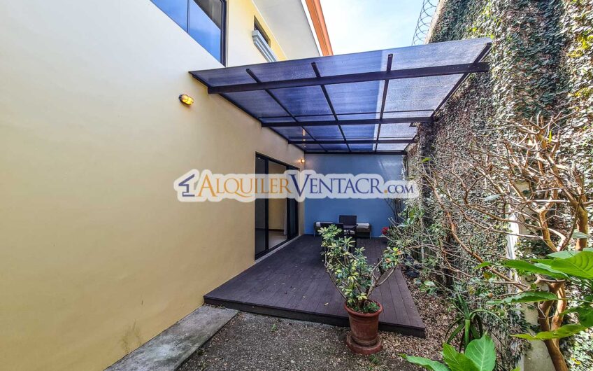 Condo de 350 m2 con full vistas / terraza y línea blanca en Guachipelín Escazú