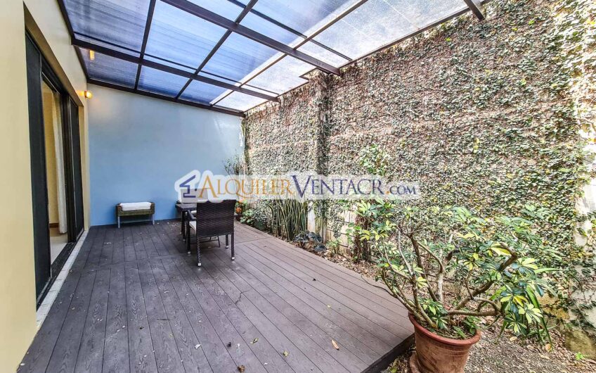 Condo de 350 m2 con full vistas / terraza y línea blanca en Guachipelín Escazú