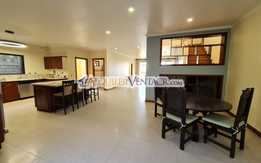 Condo de 350 m2 con full vistas / terraza y línea blanca en Guachipelín Escazú