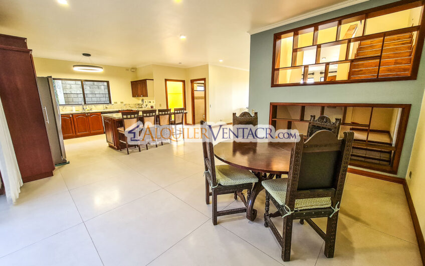 Condo de 350 m2 con full vistas / terraza y línea blanca en Guachipelín Escazú