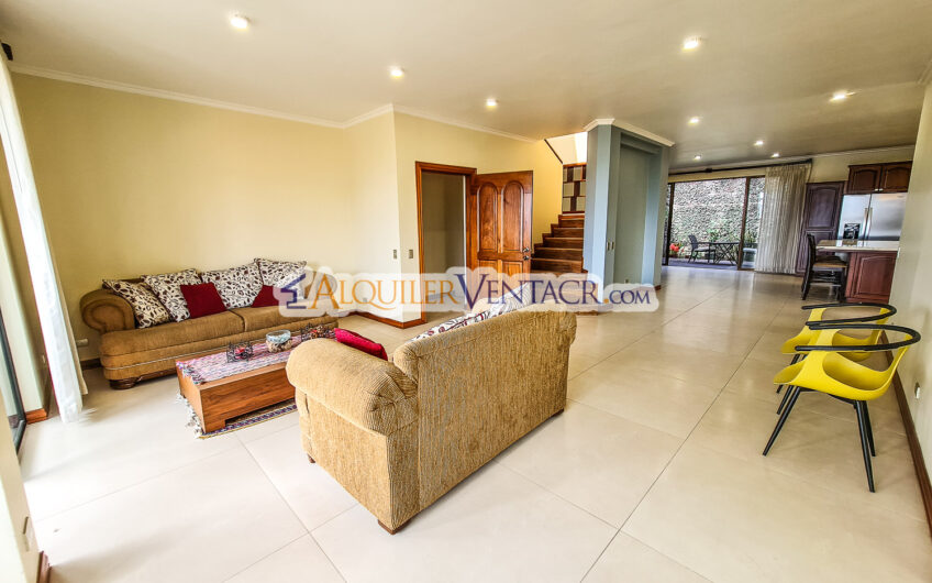 Condo de 350 m2 con full vistas / terraza y línea blanca en Guachipelín Escazú