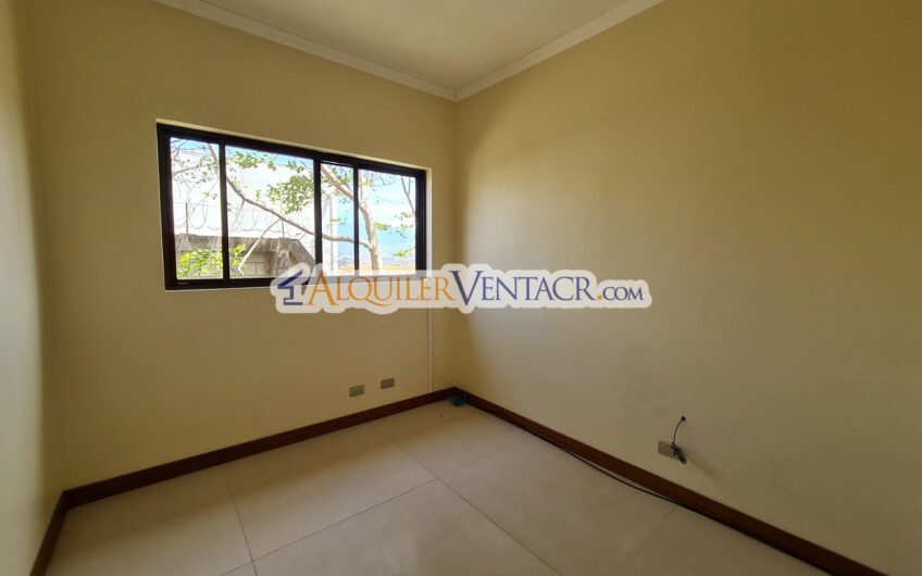 Condo de 350 m2 con full vistas / terraza y línea blanca en Guachipelín Escazú