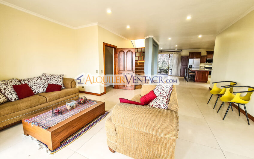 Condo de 350 m2 con full vistas / terraza y línea blanca en Guachipelín Escazú
