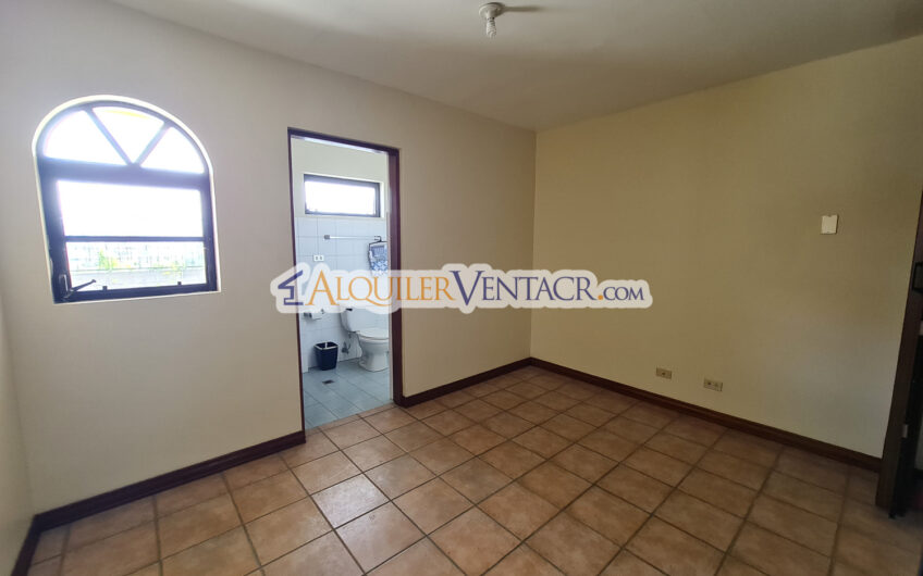 Condo de 350 m2 con full vistas / terraza y línea blanca en Guachipelín Escazú