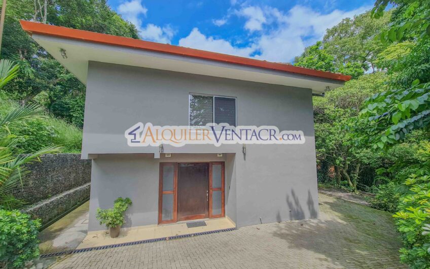 Lujoso condo amueblado con jardín en Brasil de Mora Santa Ana