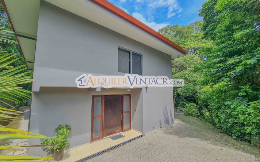 Lujoso condo amueblado con jardín en Brasil de Mora Santa Ana