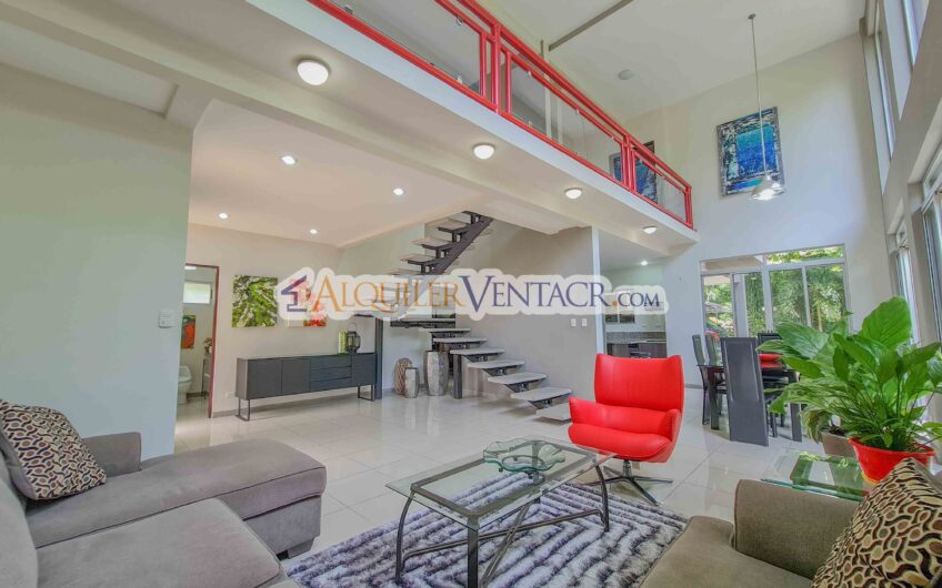 Lujoso condo amueblado con jardín en Brasil de Mora Santa Ana