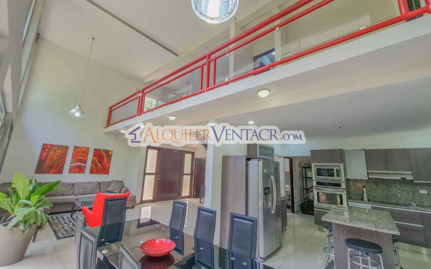 Lujoso condo amueblado con jardín en Brasil de Mora Santa Ana