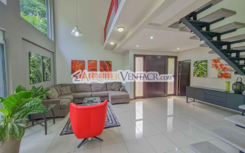 Lujoso condo amueblado con jardín en Brasil de Mora Santa Ana