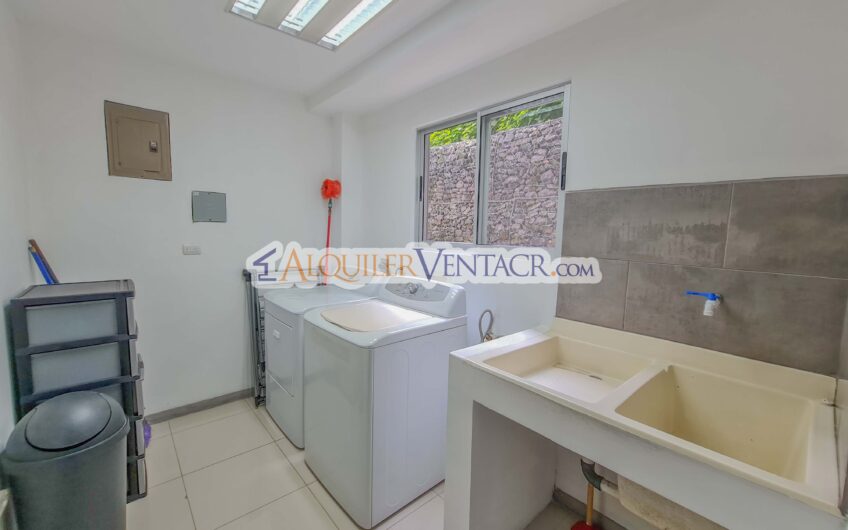 Lujoso condo amueblado con jardín en Brasil de Mora Santa Ana