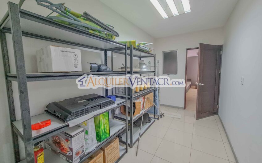 Lujoso condo amueblado con jardín en Brasil de Mora Santa Ana
