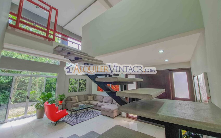Lujoso condo amueblado con jardín en Brasil de Mora Santa Ana