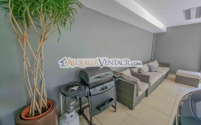 Lujoso condo amueblado con jardín en Brasil de Mora Santa Ana