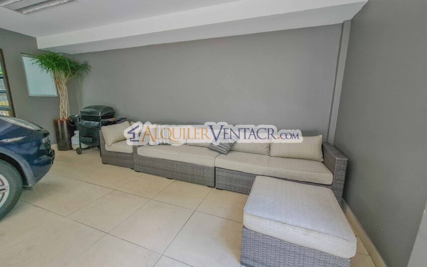 Lujoso condo amueblado con jardín en Brasil de Mora Santa Ana