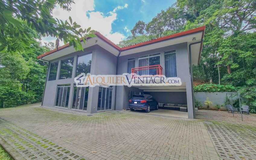 Lujoso condo amueblado con jardín en Brasil de Mora Santa Ana