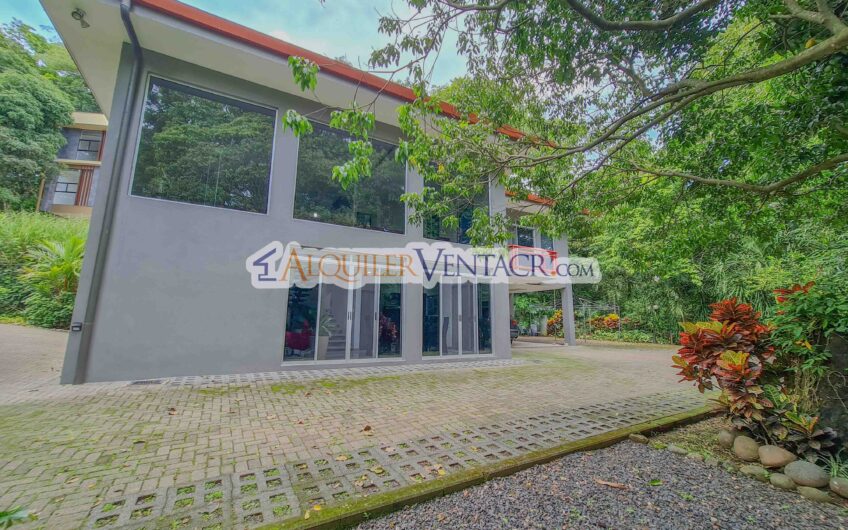 Lujoso condo amueblado con jardín en Brasil de Mora Santa Ana