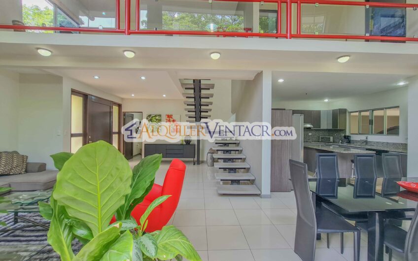 Lujoso condo amueblado con jardín en Brasil de Mora Santa Ana