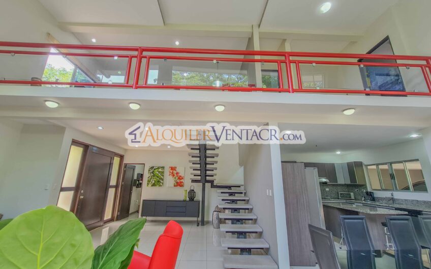 Lujoso condo amueblado con jardín en Brasil de Mora Santa Ana