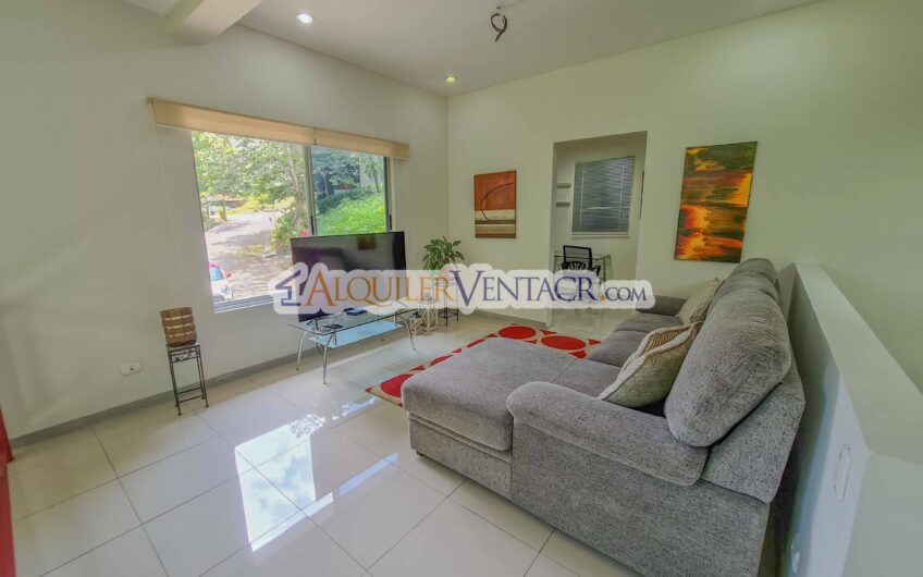Lujoso condo amueblado con jardín en Brasil de Mora Santa Ana