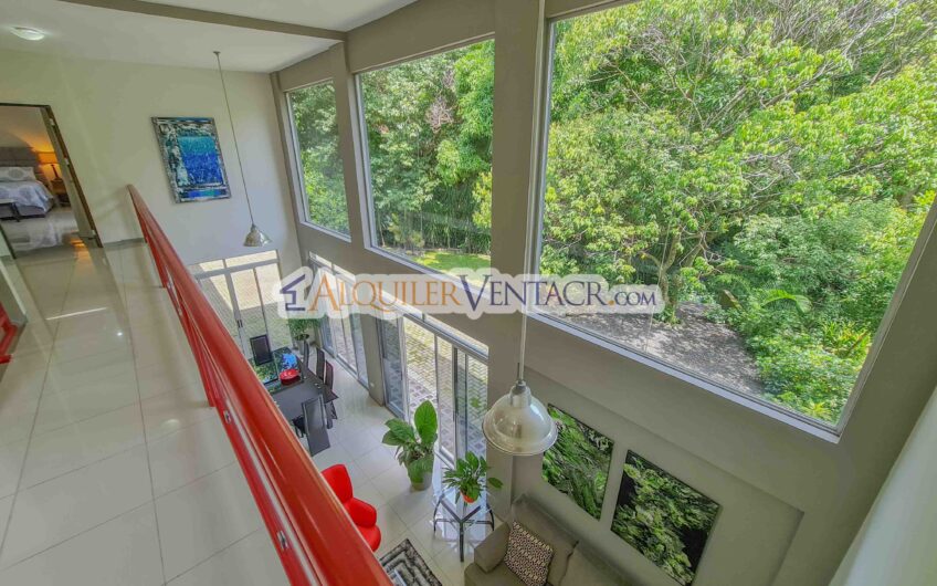 Lujoso condo amueblado con jardín en Brasil de Mora Santa Ana