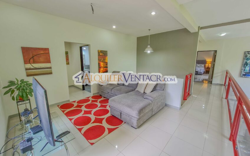 Lujoso condo amueblado con jardín en Brasil de Mora Santa Ana