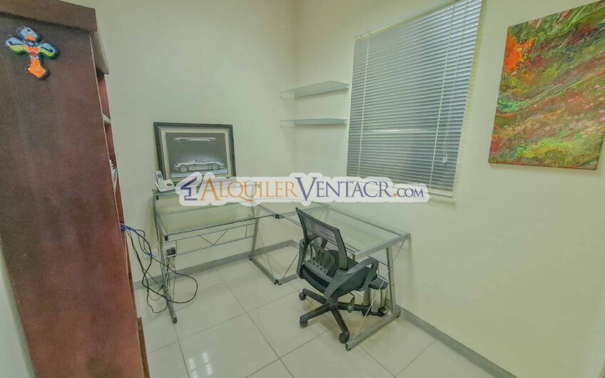 Lujoso condo amueblado con jardín en Brasil de Mora Santa Ana