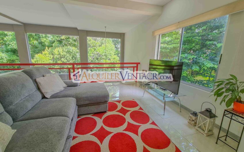 Lujoso condo amueblado con jardín en Brasil de Mora Santa Ana