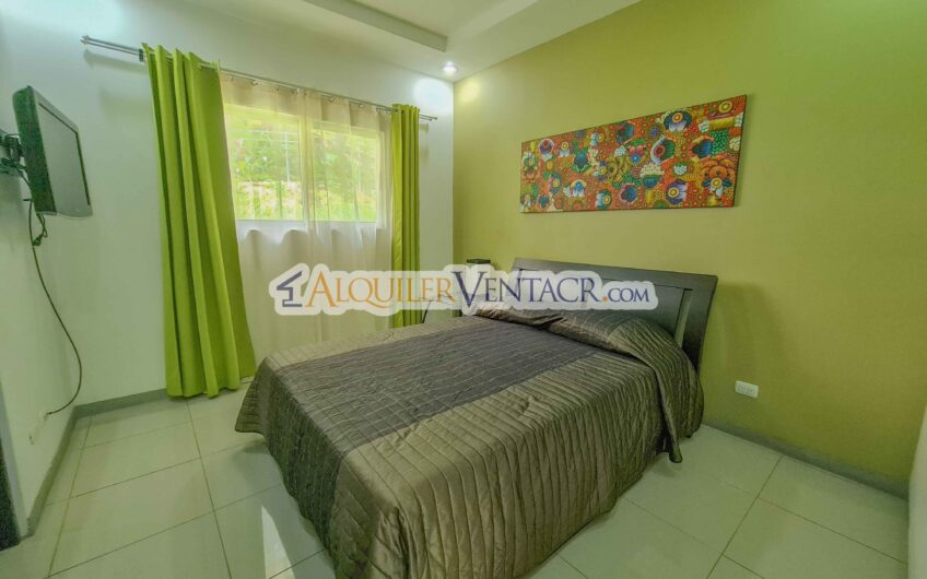 Lujoso condo amueblado con jardín en Brasil de Mora Santa Ana